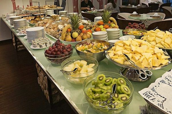 Hotel Porto Trindade buffet.jpg